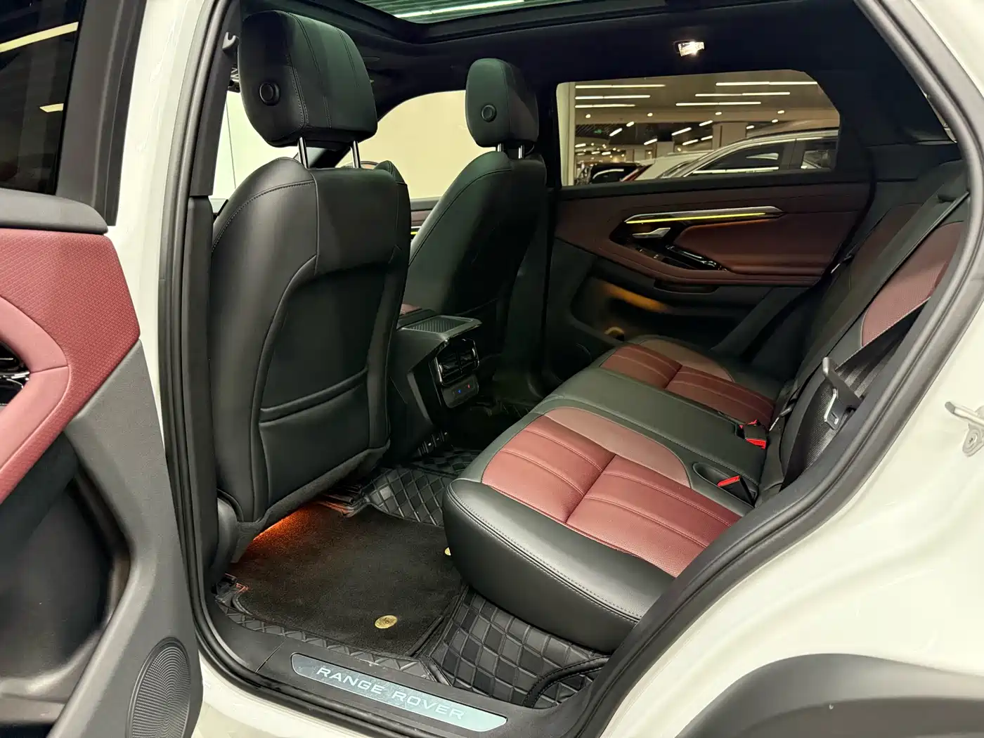 Land Rover Range Rover Evoque 2021 Range Rover Evoque L 249PS R-Dynamic S Performance Edition фото 8