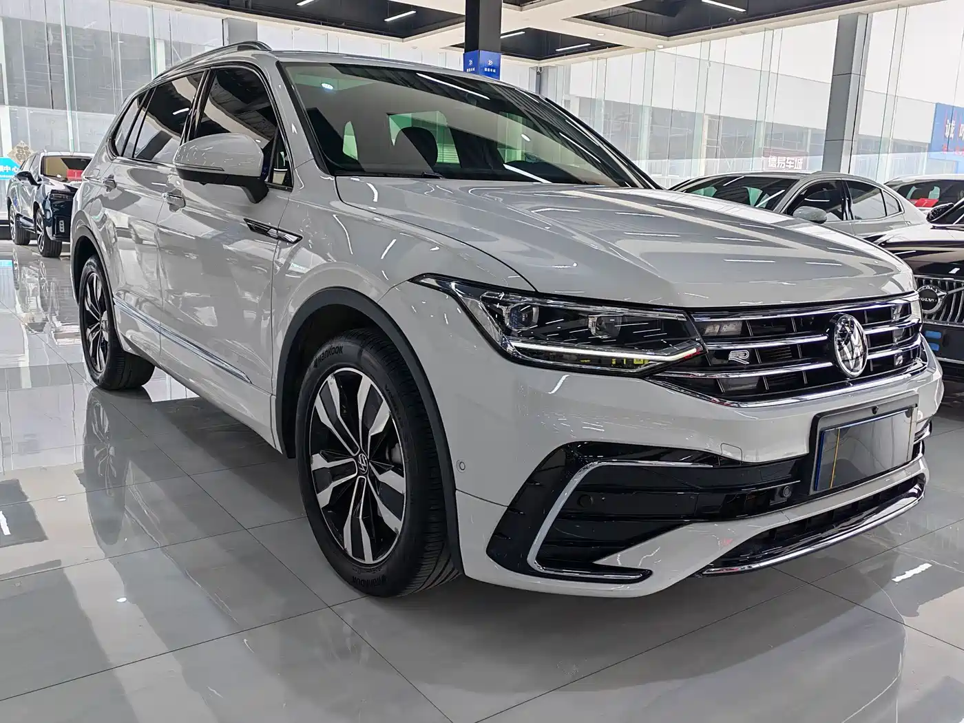 Volkswagen Tiguan L 2022 330TSI Auto 2WD R-Line Premium Edition фото 3