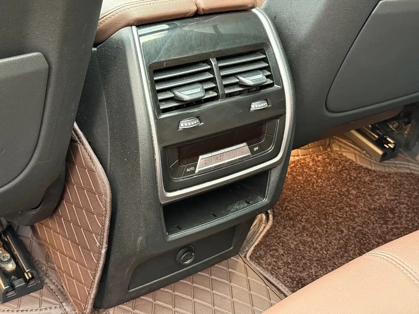 BMW X5 (Import) 2021 xDrive40i Exclusive M Sport Package фото 26