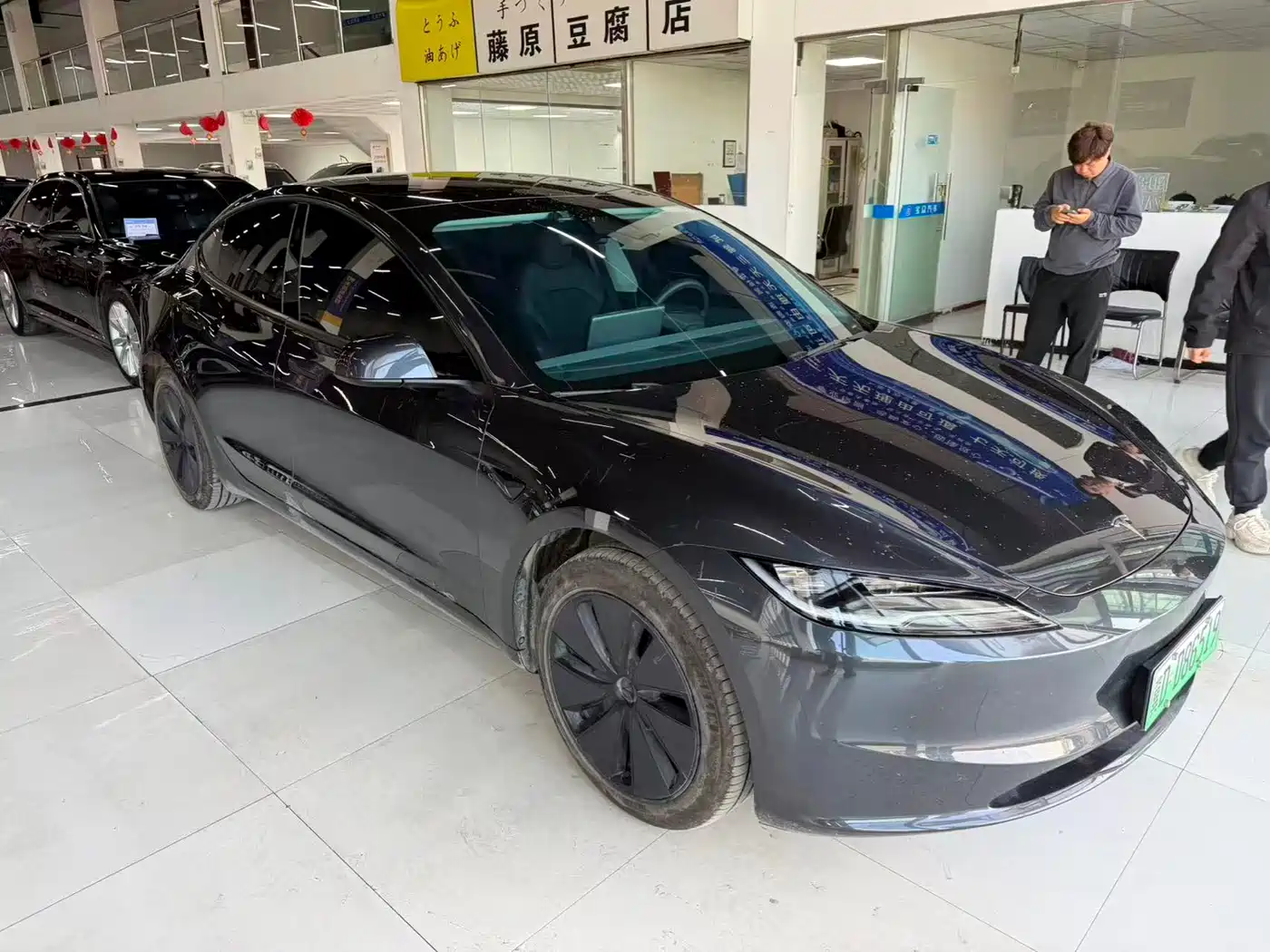 TESLA MODEL 3