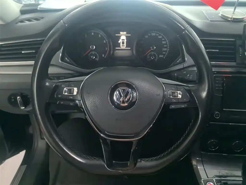 Volkswagen Passat 2017 330TSI DSG Prestige фото 11