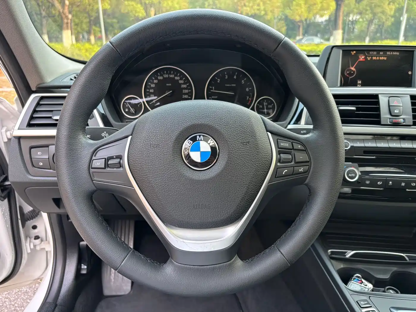 BMW 3 Series 2017 320Li Fashion фото 11