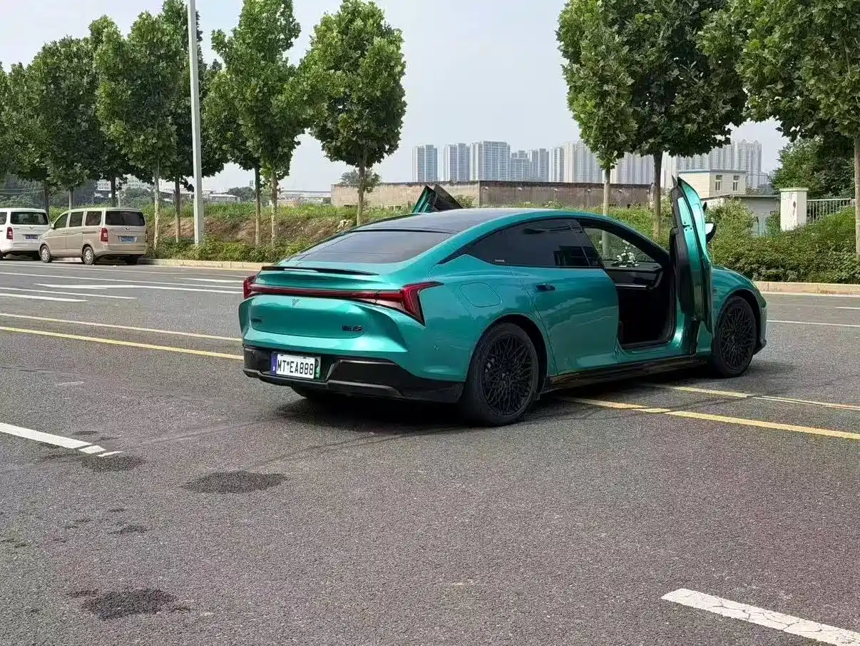 Nezha Auto Nezha S 2022, Pure Electric 650km AWD Prestige Edition — автомобиль под заказ из США, фото 2