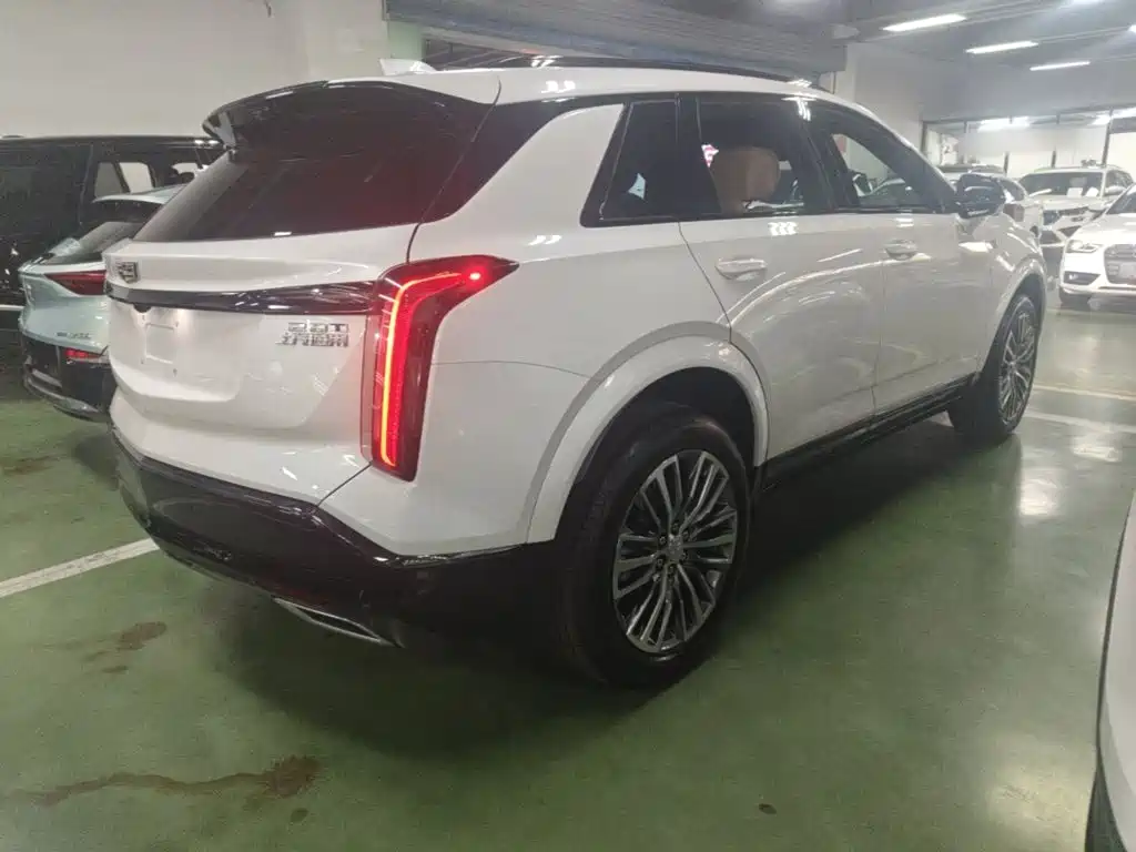 Фото 7 - Cadillac XT5