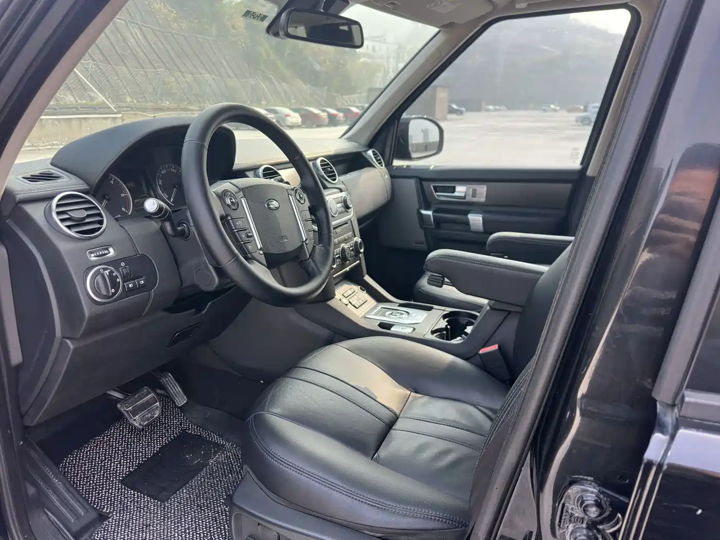 Land Rover Discovery 2014 3.0 SDV6 HSE Diesel фото 11