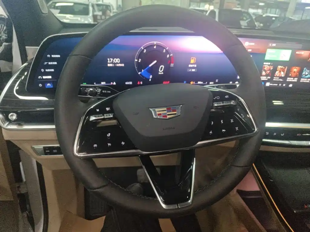 Фото 11 - Cadillac XT5