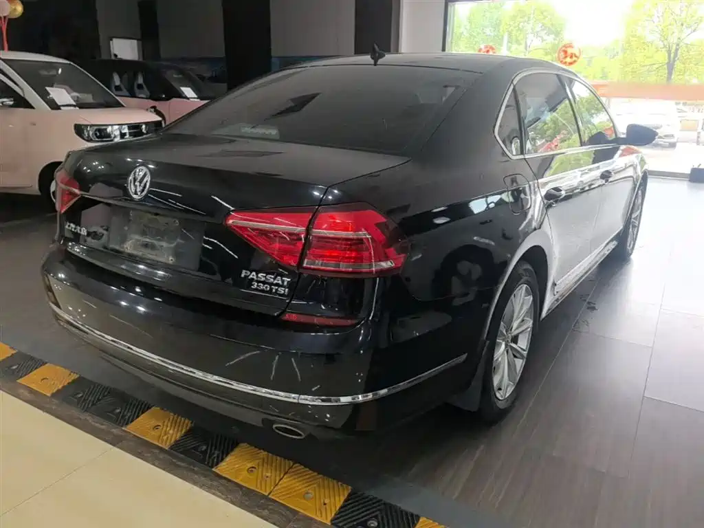 Volkswagen Passat 2017 330TSI DSG Prestige фото 7