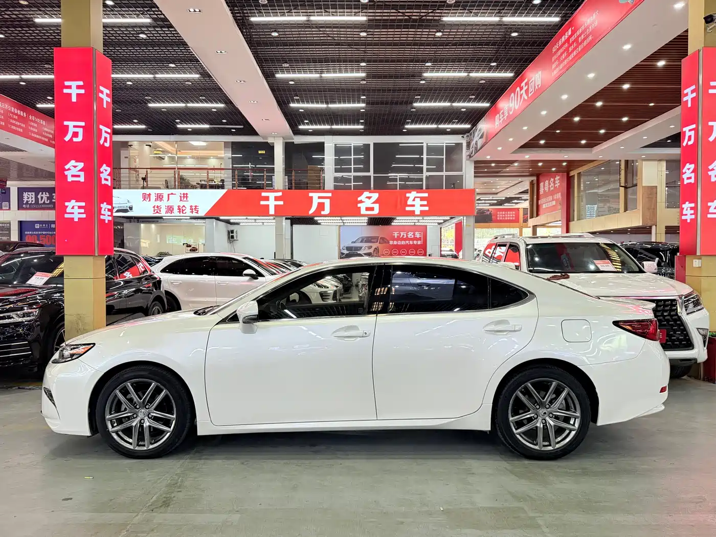 Фото 3 - Lexus ES