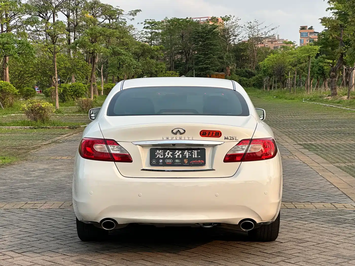 Infiniti M Series 2012 M25L Elegance Edition фото 7