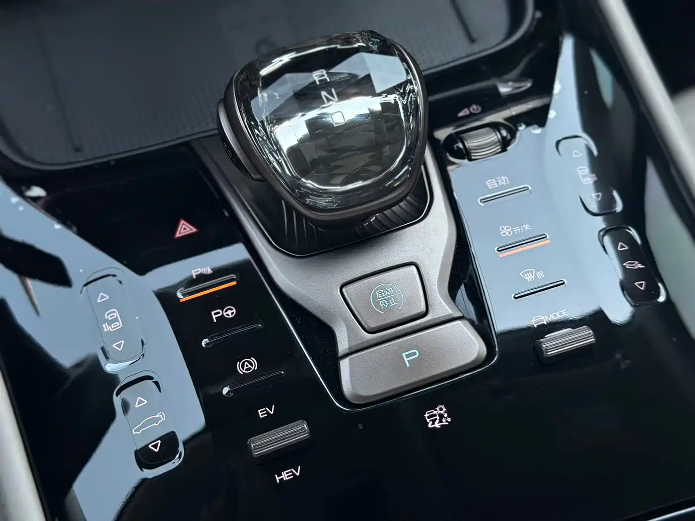 Denza D9 2022 2022 DM-i 970 AWD Flagship