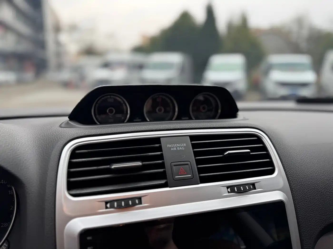 Volkswagen Scirocco 2015 1.4TSI Trend Edition фото 11