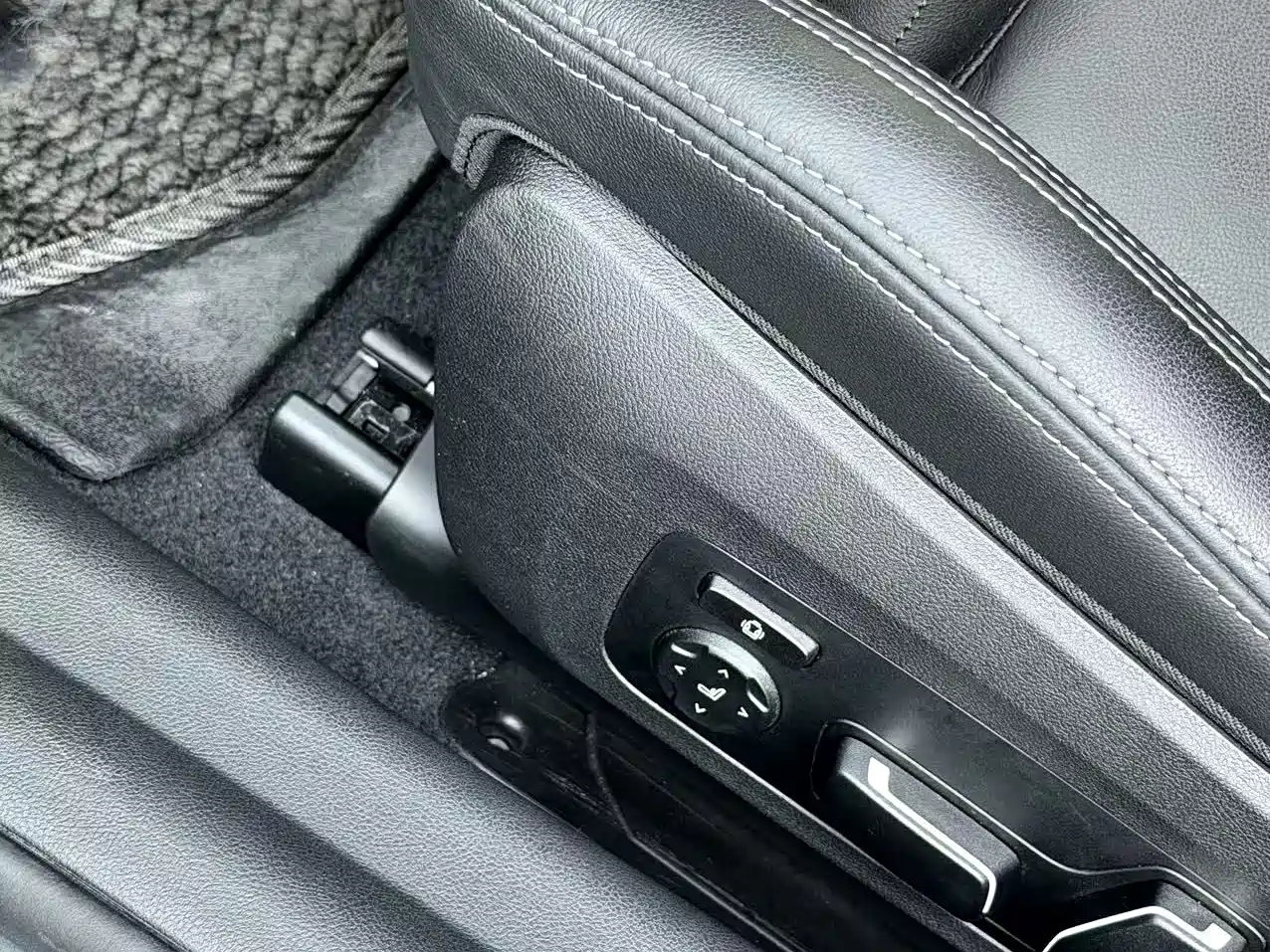 BMW M2 2024 M2 фото 24
