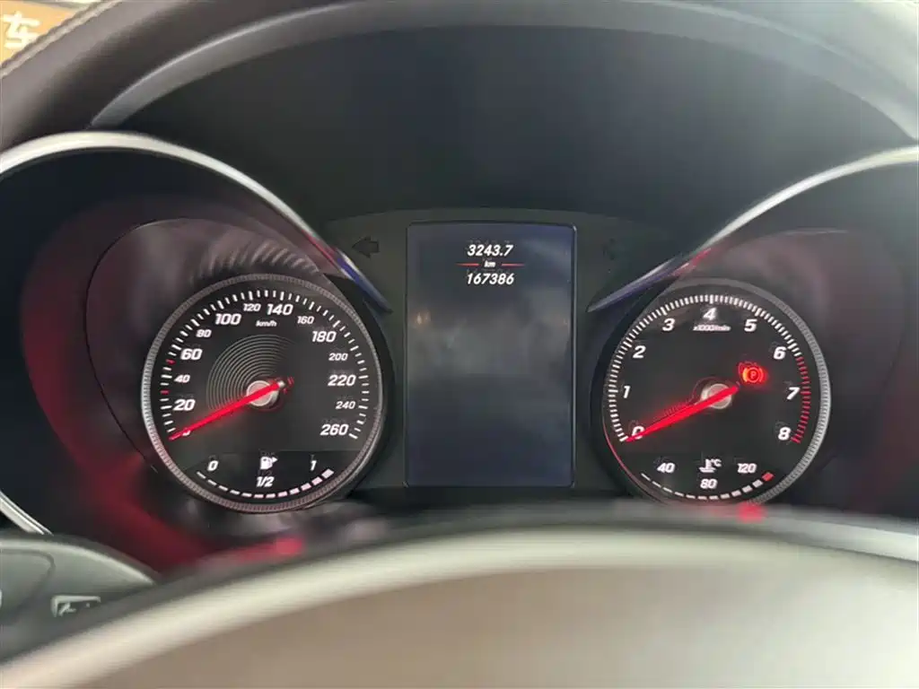 Mercedes-Benz GLC 2017 GLC 260 4MATIC Luxury фото 3