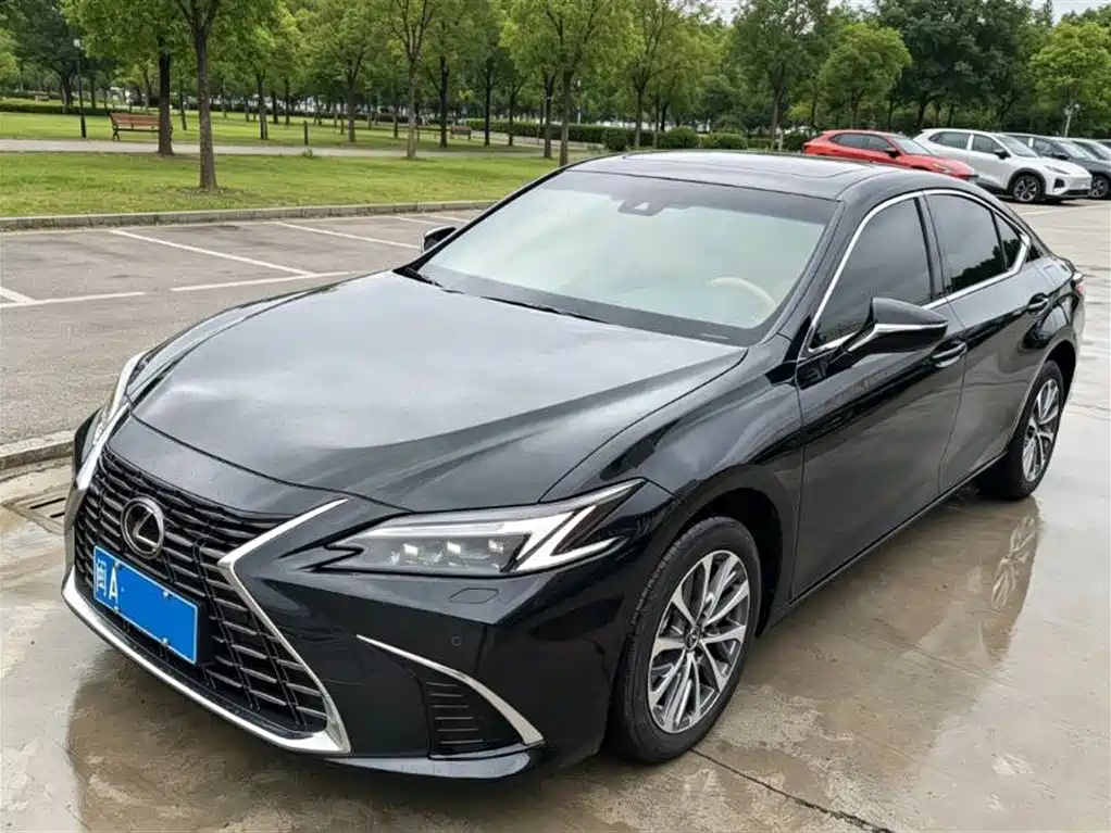 Lexus ES 2025 200 Ultimate Edition