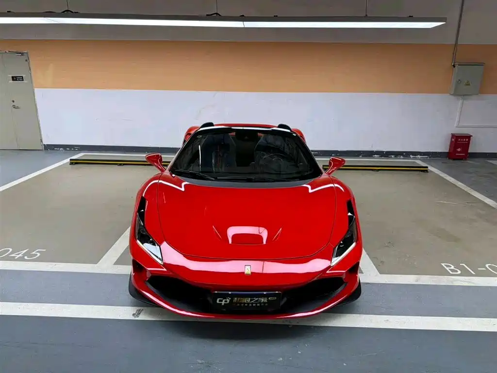 FERRARI F8