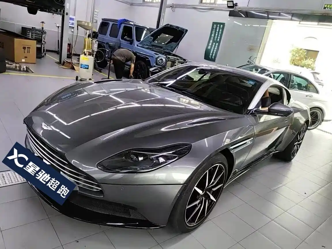 ASTON MARTIN DB11