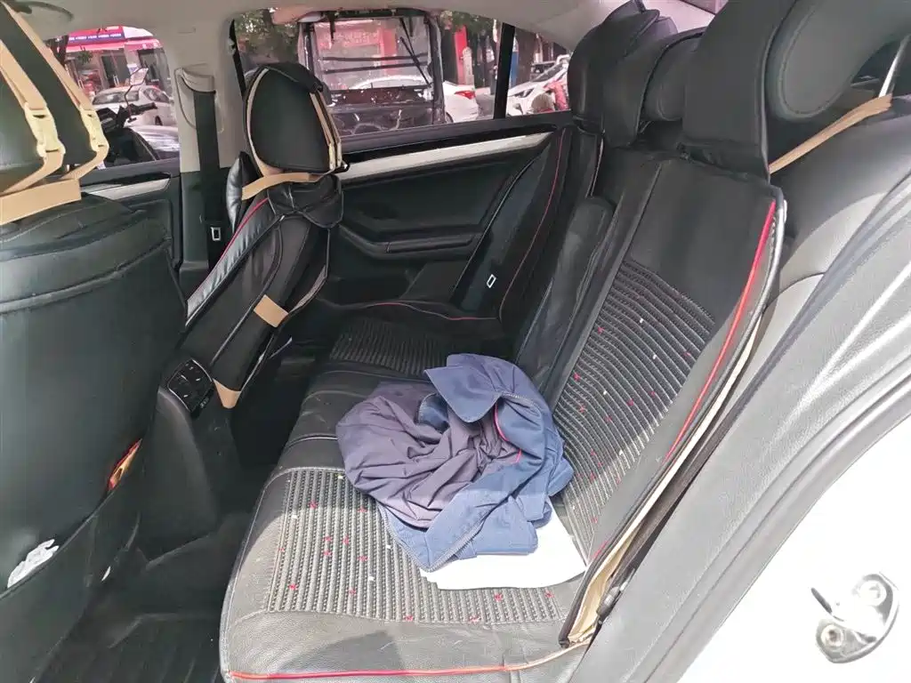 Volkswagen Sagitar 2015 230TSI Automatic Comfort фото 15