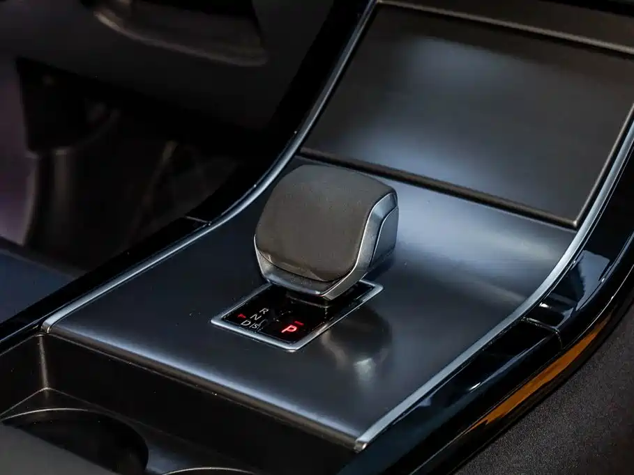 Land Rover Range Rover Velar 2024 Dynamic SE фото 30