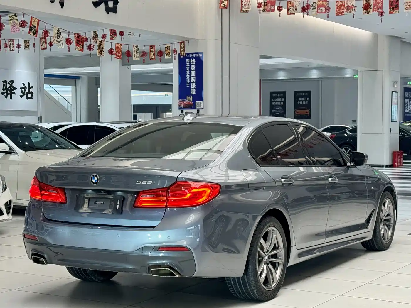 BMW 5 Series (Import) 2019 525i M Sport Package фото 4