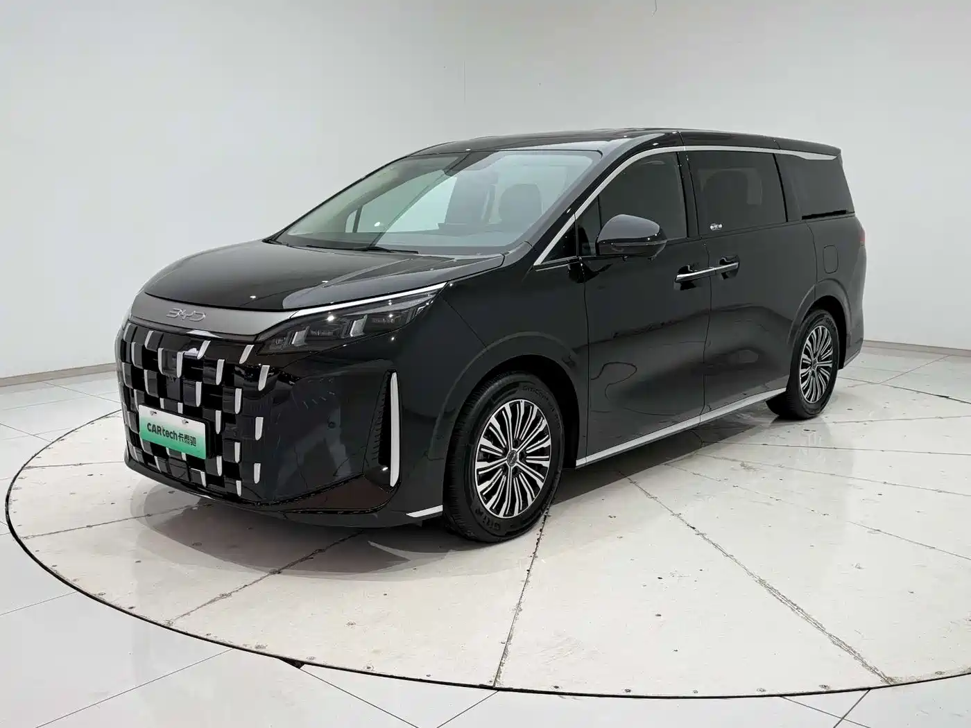 BYD M9 2025 2025 Model 1060 Pilot Edition