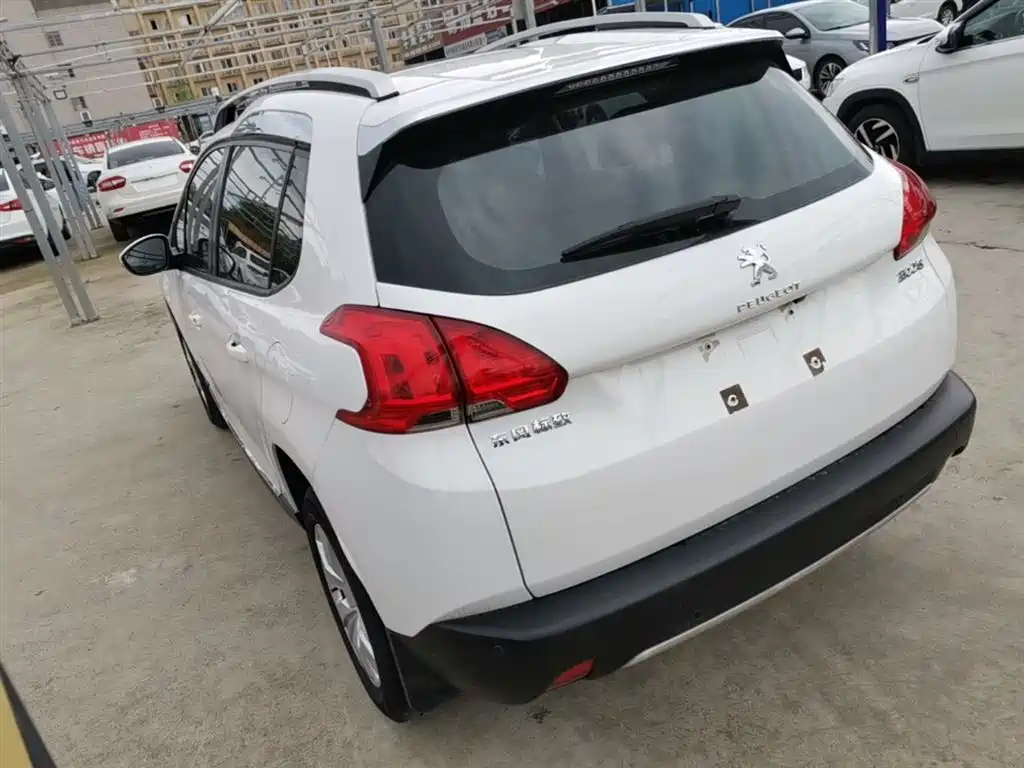 Peugeot 2008 2014 1.6L Manual Fashion Edition фото 5