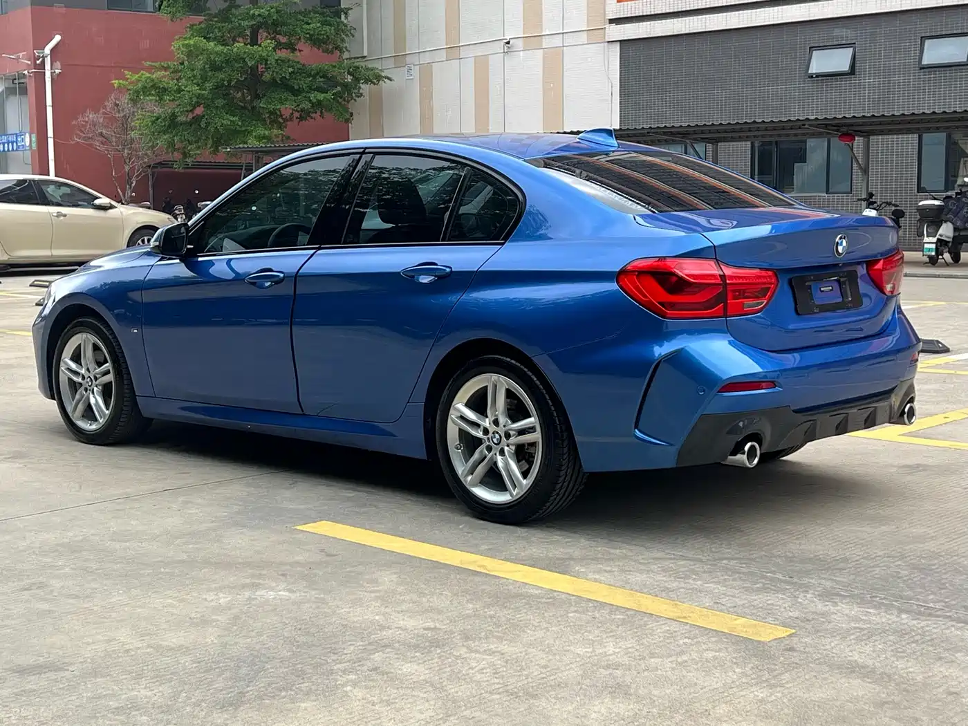 BMW 1 Series 2020 Model 120i M Sport Package фото 4