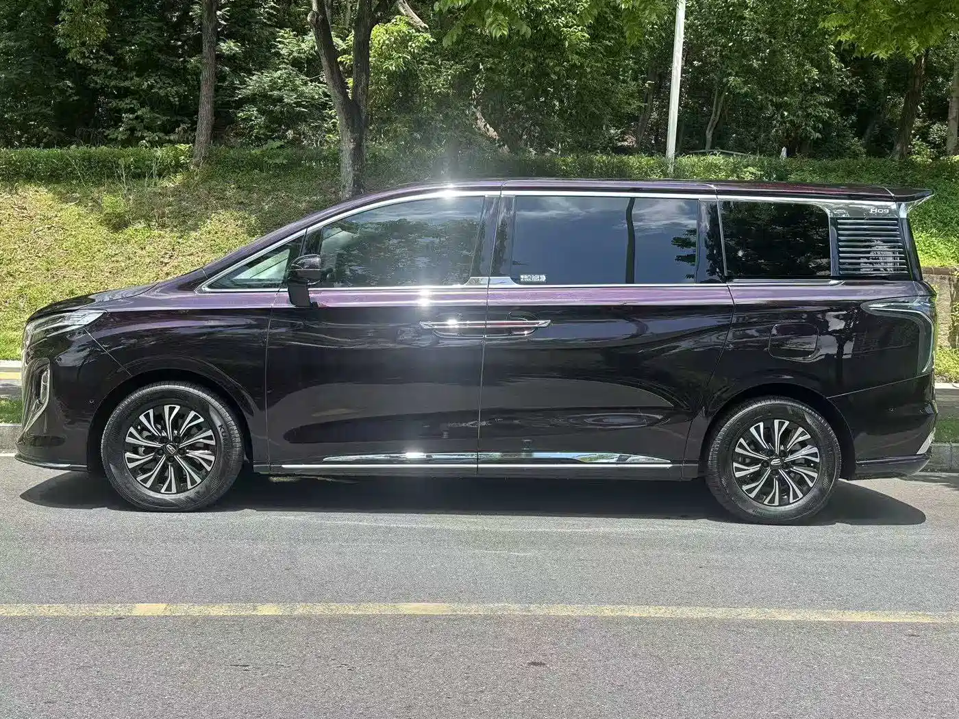 Hongqi HQ9 2024 Model 2.0T Luxury Edition фото 15