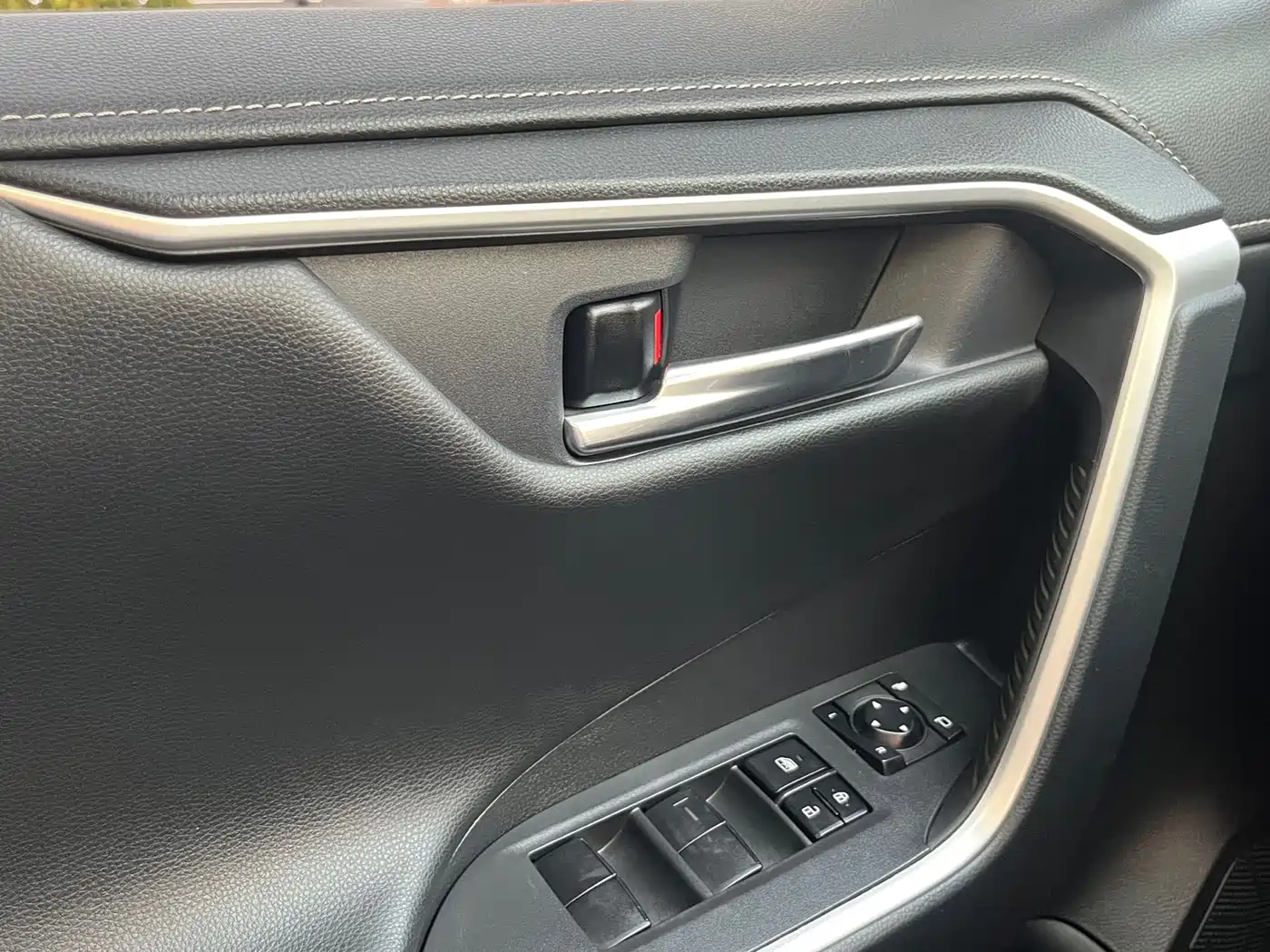 Toyota RAV4 Rongfang 2021 Facelift Hybrid 2.5L E-CVT 4WD Elite PLUS фото 15