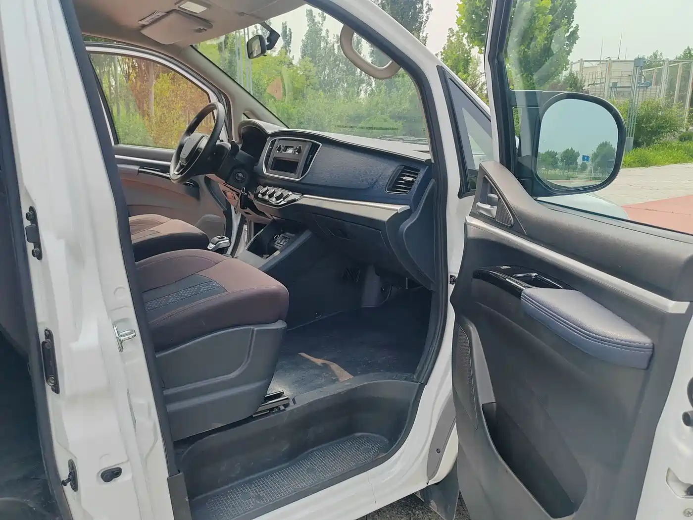 Dongfeng Fengxing Lingzhi New Energy 2025 2025 Model 410km Standard Edition Basic 7-seater