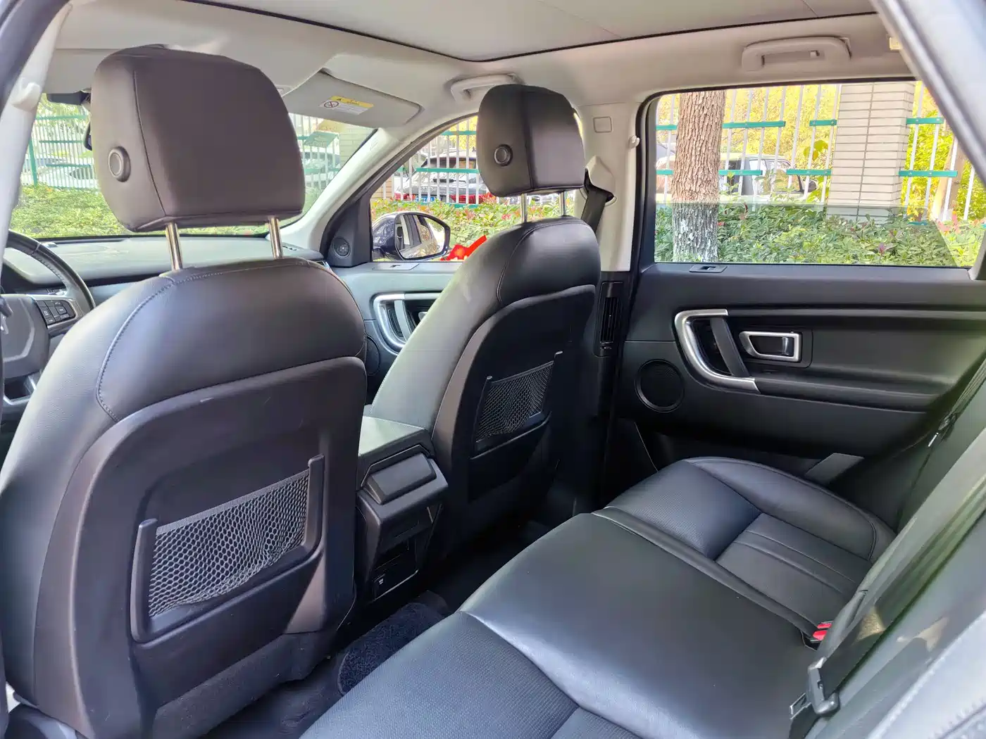 Land Rover Discovery Sport 2018 240PS SE Edition фото 6