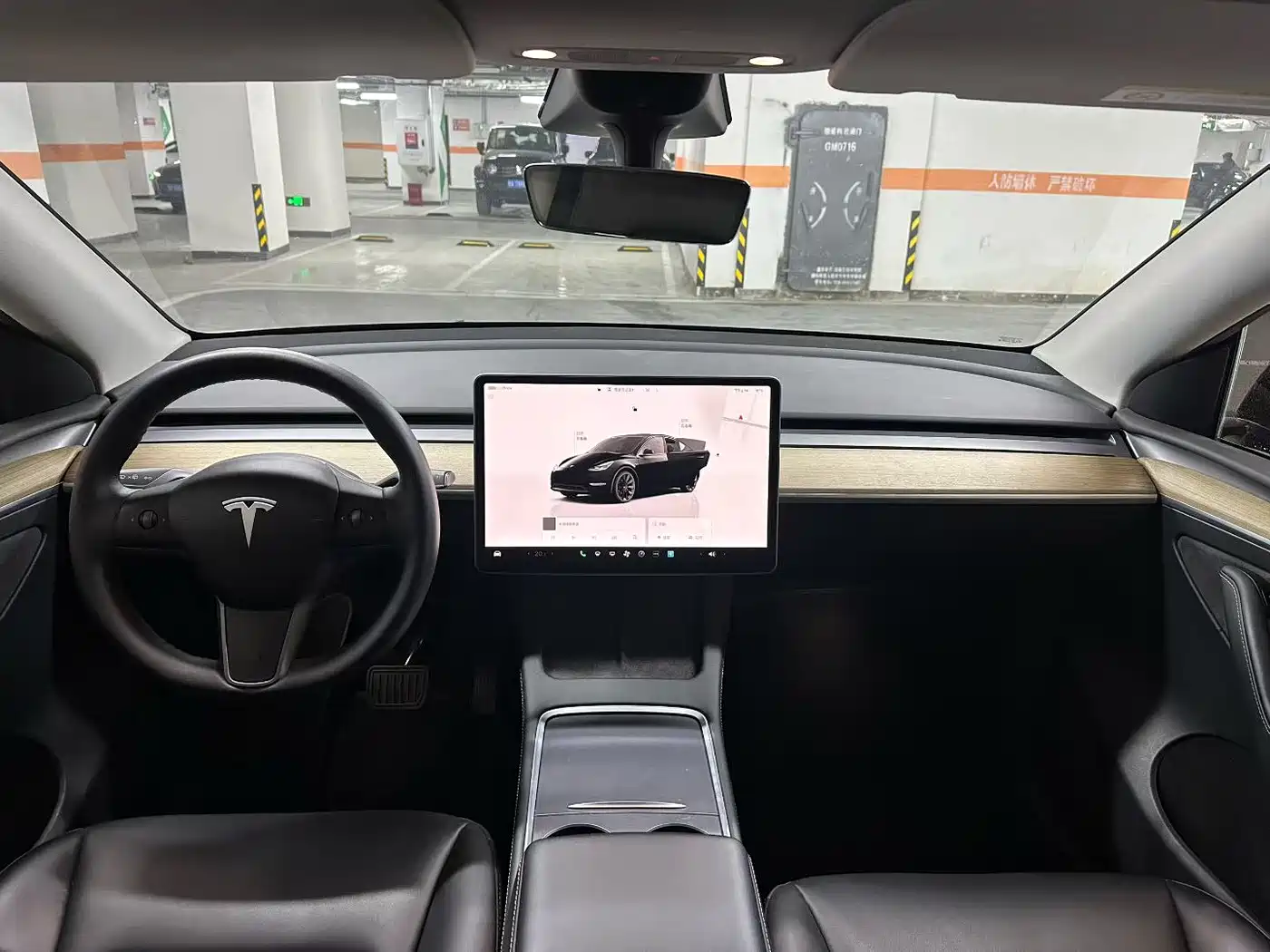 TESLA MODEL Y