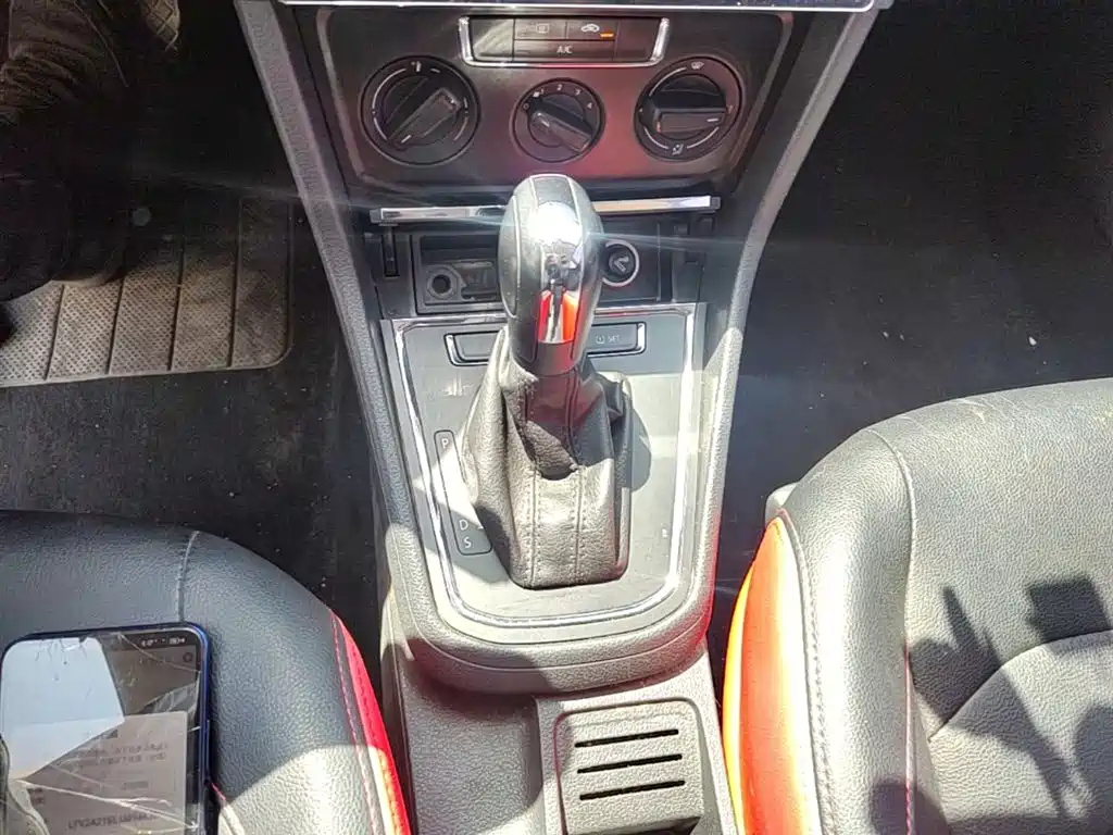 Volkswagen Bora 2018 1.5L Automatic Fashion фото 14