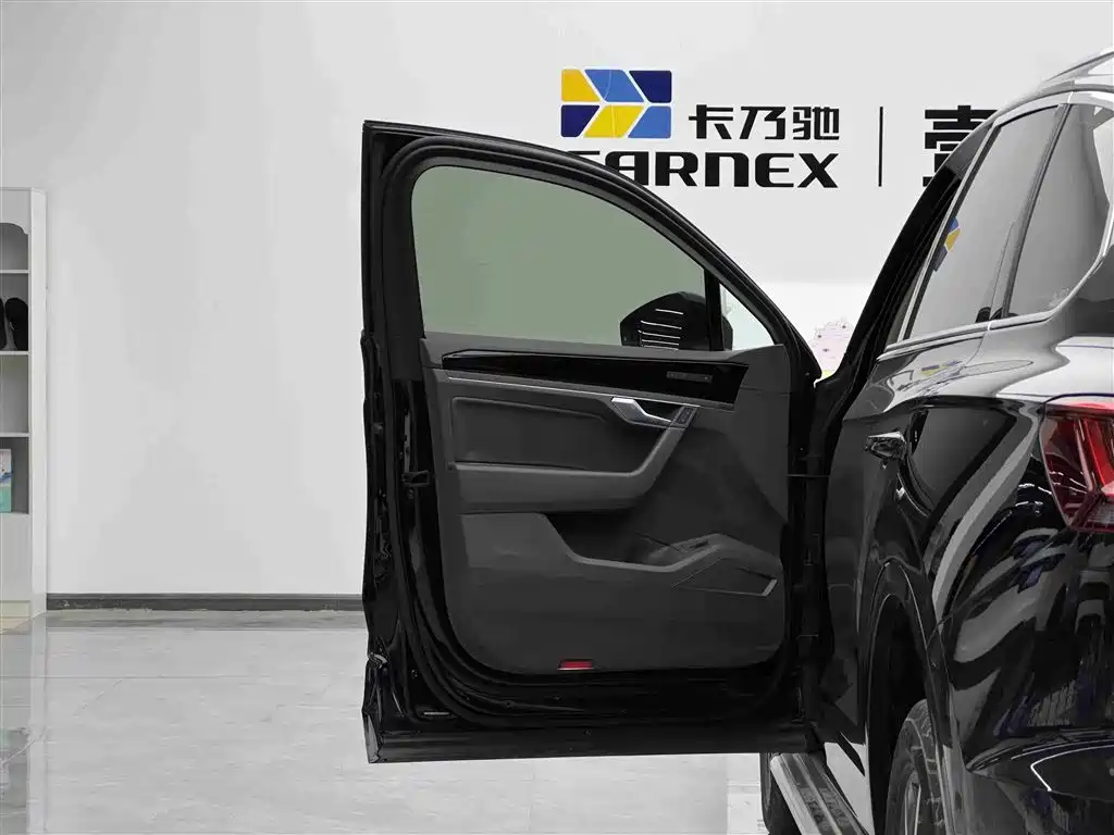 Volkswagen Touareg 2019 3.0TSI Sharp Edge Edition China VI фото 7