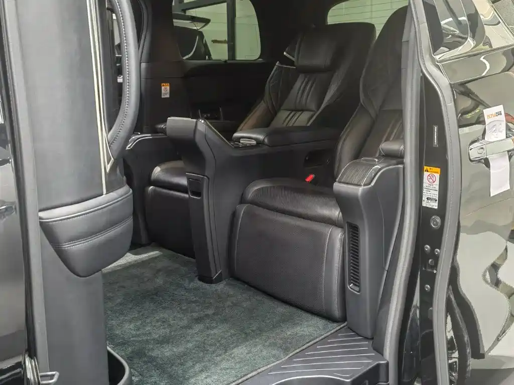 Lexus LM 2020 300h 4-Seat Imperial Edition фото 7