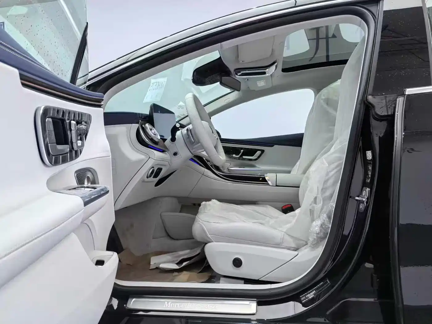 Mercedes-Benz EQE 2025 Model 500 4MATIC Luxury Edition фото 2