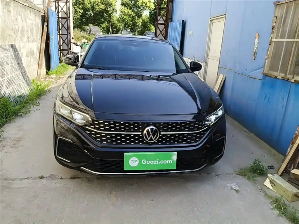Volkswagen Passat 2023 Facelift 330TSI Starlight Luxury Edition фото 3