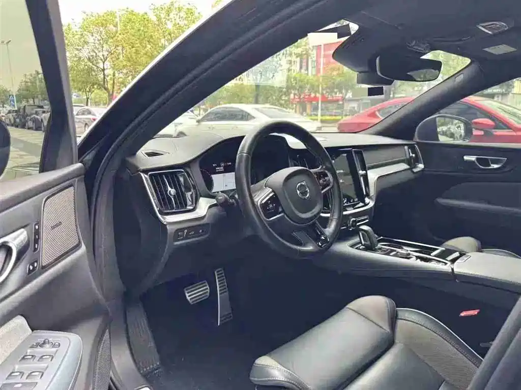 VOLVO S60 PLUG-IN HYBRID