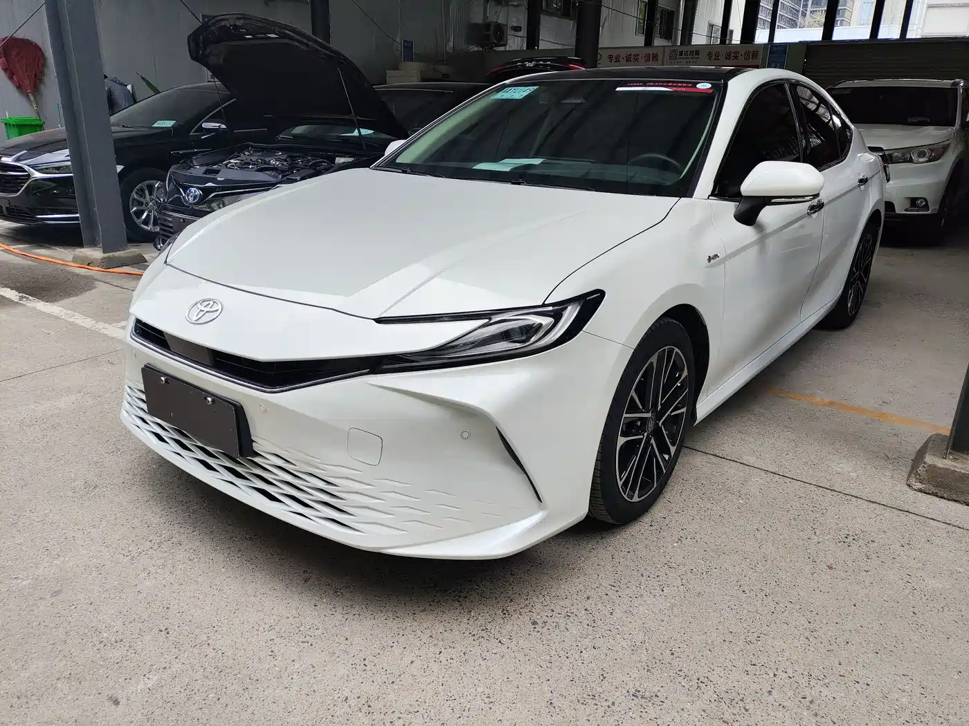 Toyota Camry 2024 Hybrid 2.0HG Premium Edition
