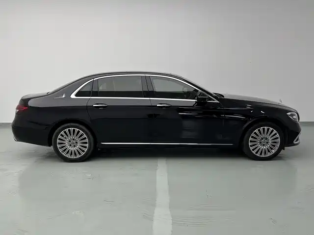 Фото 5 - Mercedes-Benz E-Class