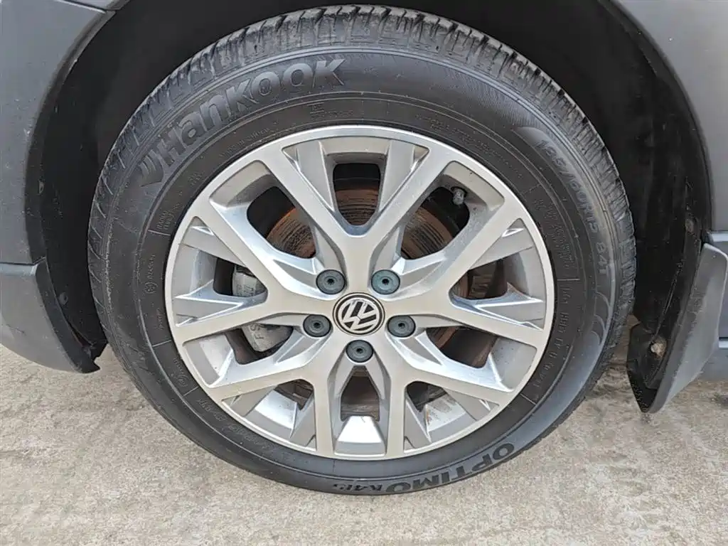 Volkswagen Polo 2014 1.6L Cross Polo Automatic фото 23