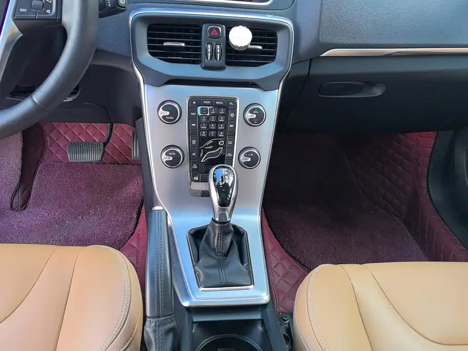 Volvo V40 2017 2016 T3 Elegance Edition
