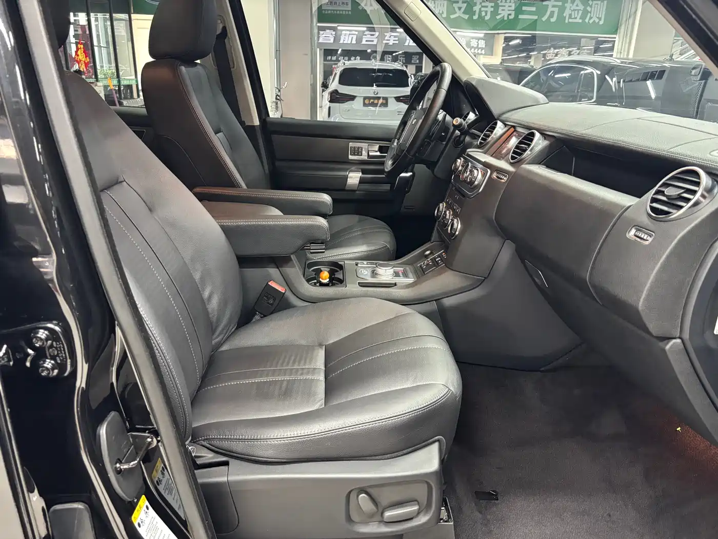 Land Rover Discovery 2016 3.0 SC V6 SE фото 9