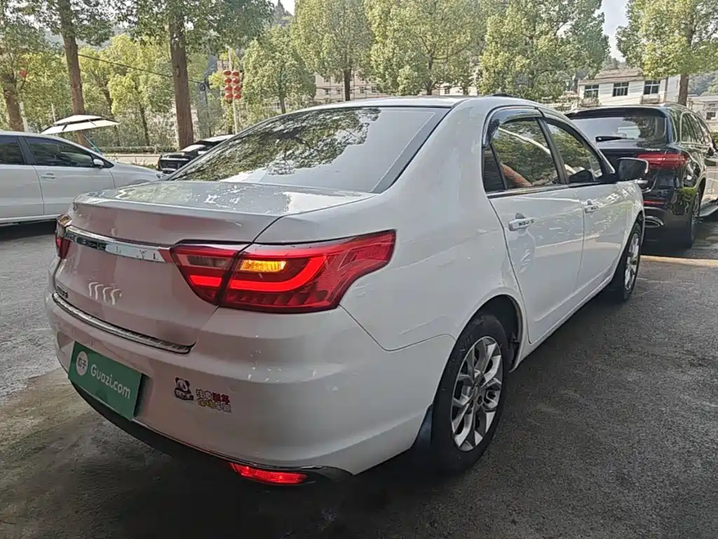 Фото 7 - Geely Vision