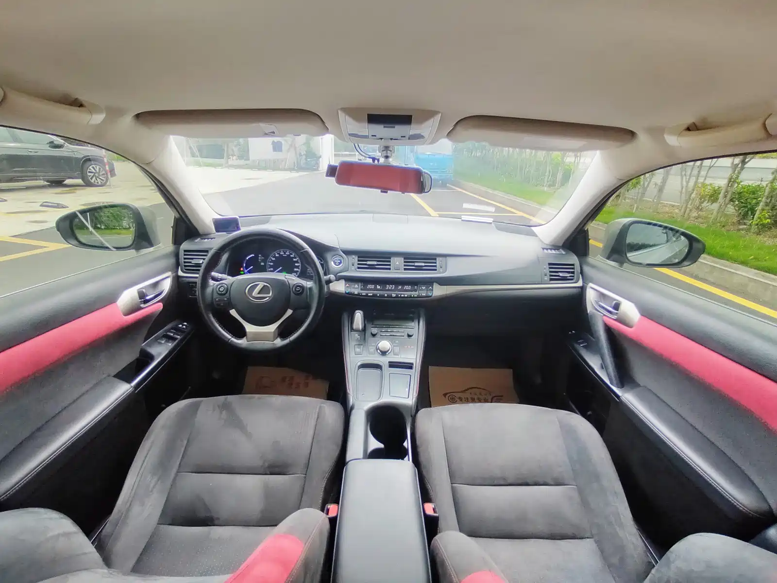 Фото 9 - Lexus CT