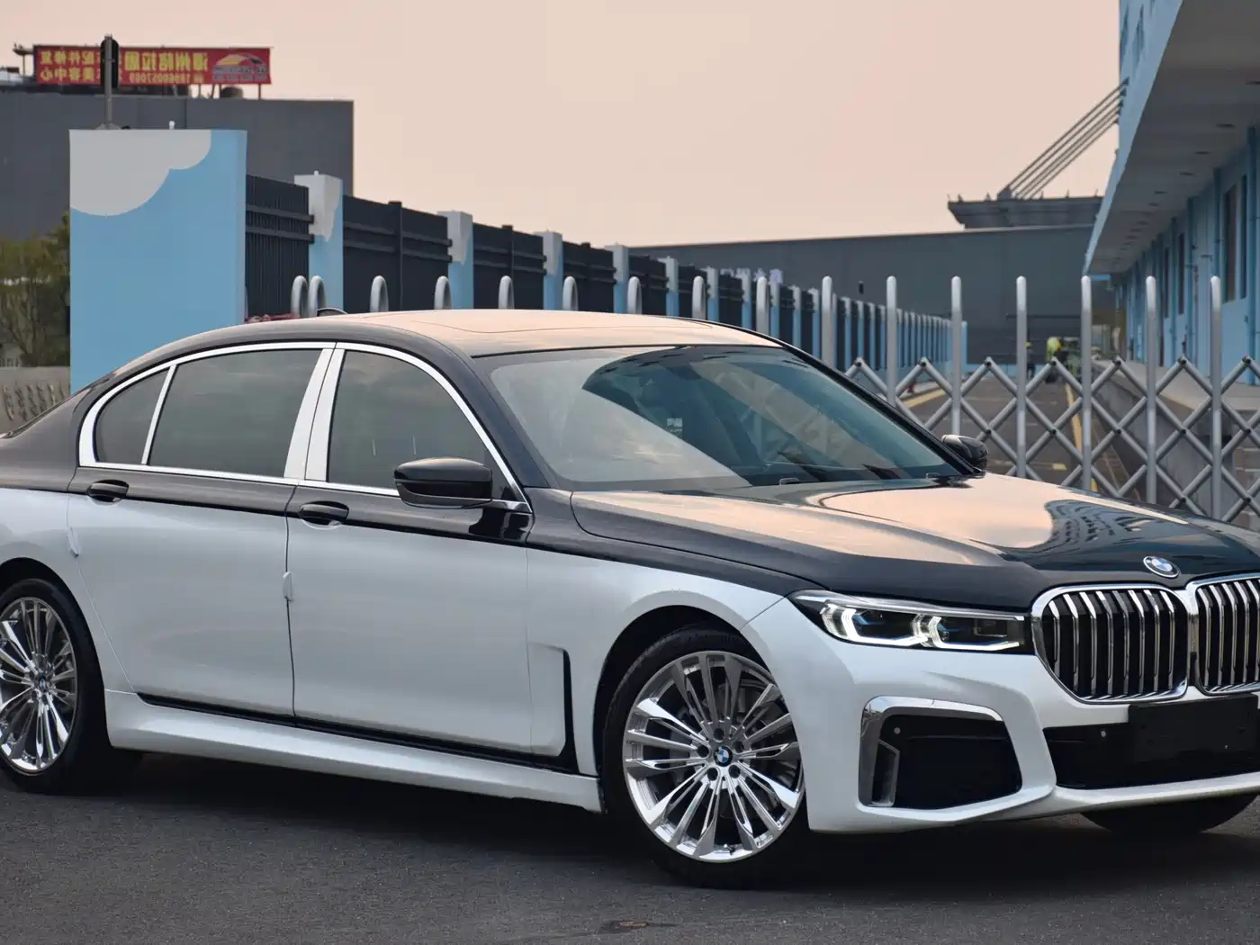 BMW 7 Series 2016 730Li Leading фото 3