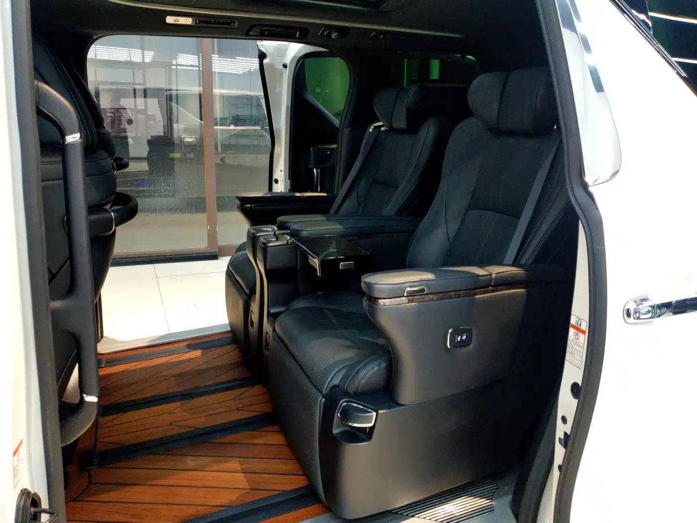 Toyota Vellfire 2021 Crown Hybrid 2.5L HV Premium Edition фото 9