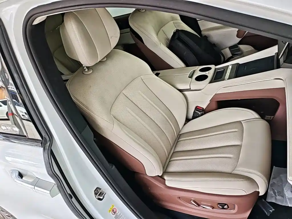 BYD Xia 2025 2025 DM-i 1.5T 180km Surpass Edition