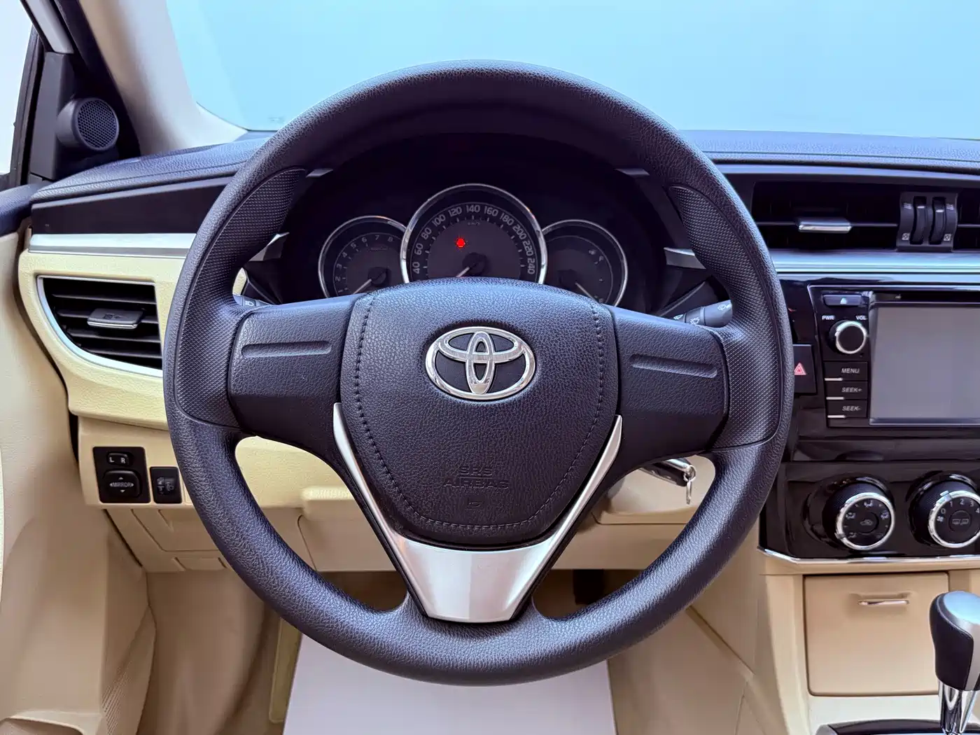 Toyota Corolla 2014 1.6L CVT GL фото 12