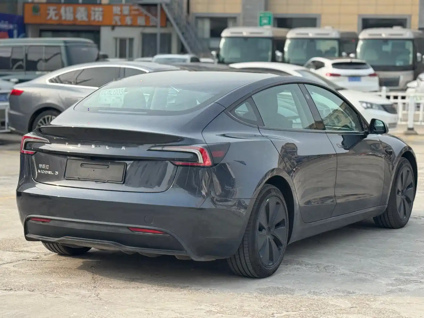 TESLA MODEL 3