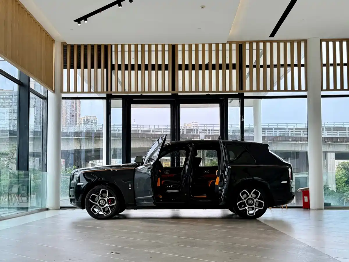 Rolls-Royce Cullinan 2025 2024 Black Badge
